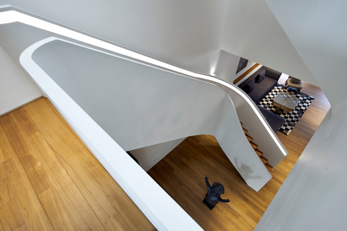 A Stunning Contemporary Home with Dramatic Spiral Staircase in Singapore by ONG&ONG (16)