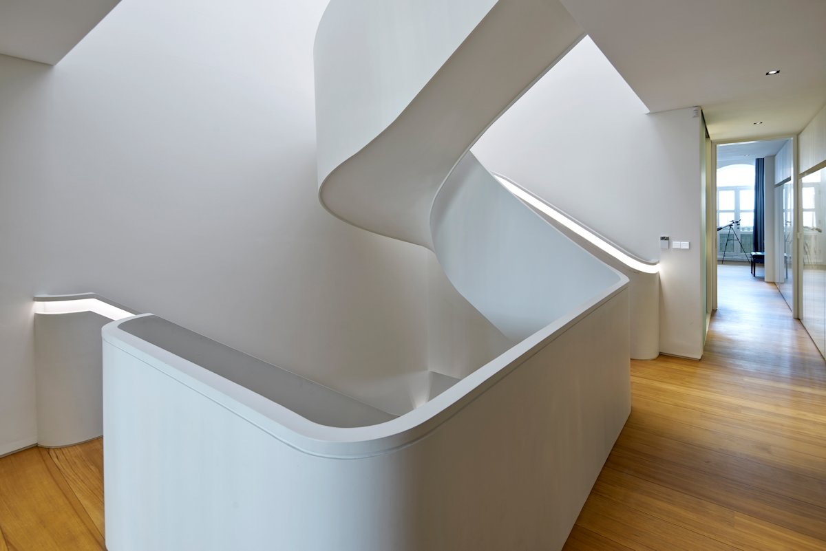 A Stunning Contemporary Home with Dramatic Spiral Staircase in Singapore by ONG&ONG (18)