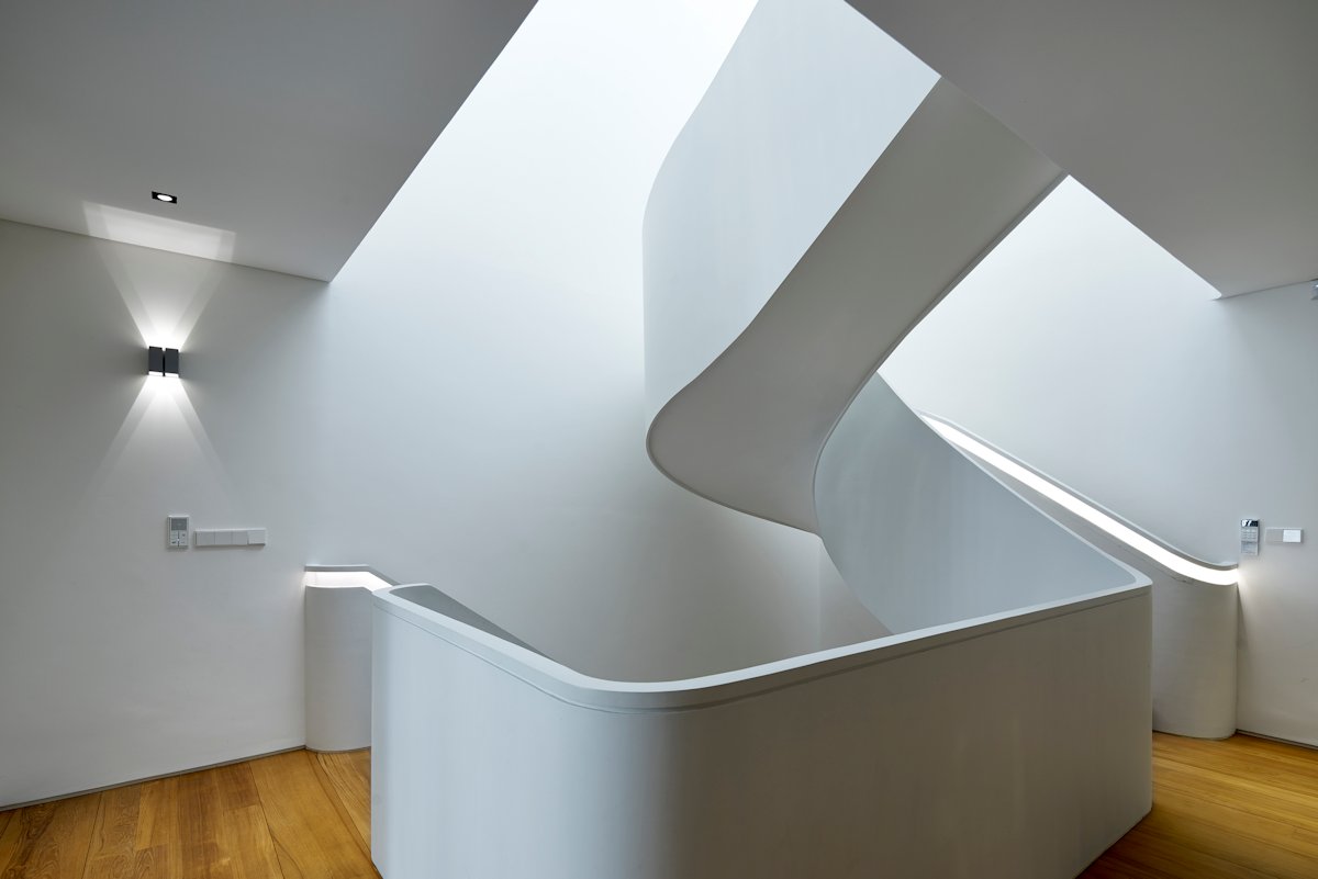 A Stunning Contemporary Home with Dramatic Spiral Staircase in Singapore by ONG&ONG (19)