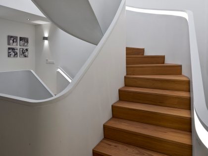 A Stunning Contemporary Home with Dramatic Spiral Staircase in Singapore by ONG&ONG (22)