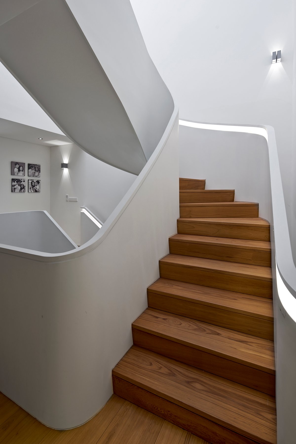 A Stunning Contemporary Home with Dramatic Spiral Staircase in Singapore by ONG&ONG (22)