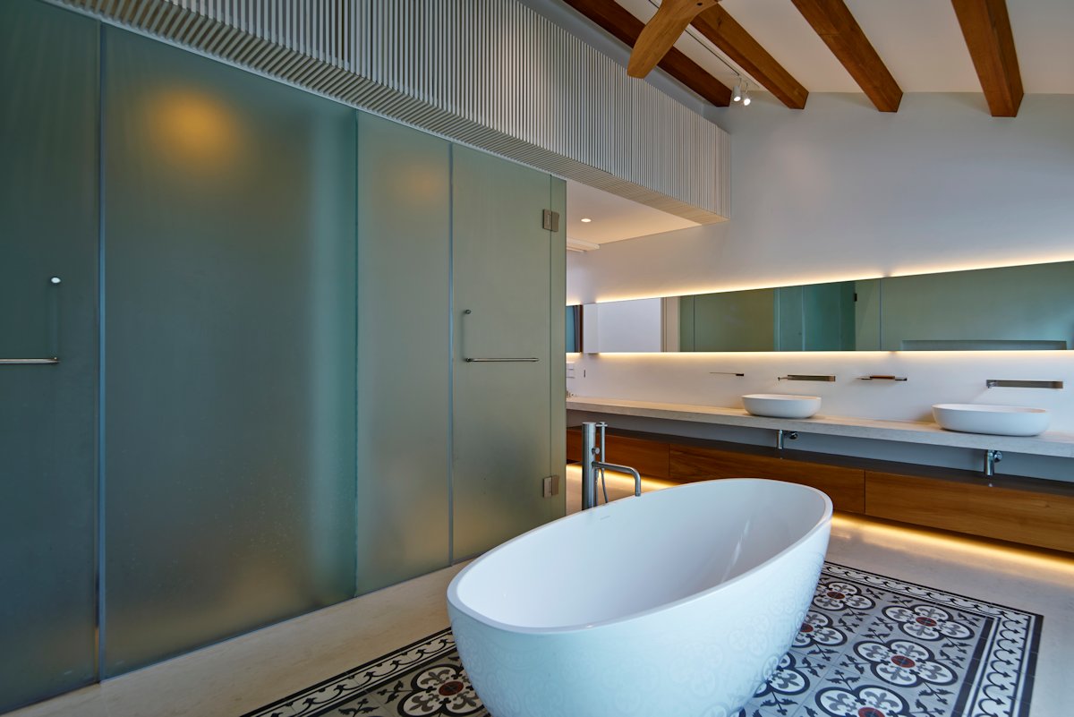 A Stunning Contemporary Home with Dramatic Spiral Staircase in Singapore by ONG&ONG (26)