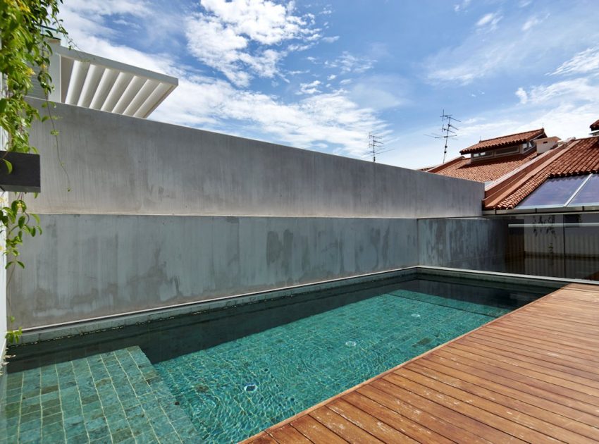 A Stunning Contemporary Home with Dramatic Spiral Staircase in Singapore by ONG&ONG (30)