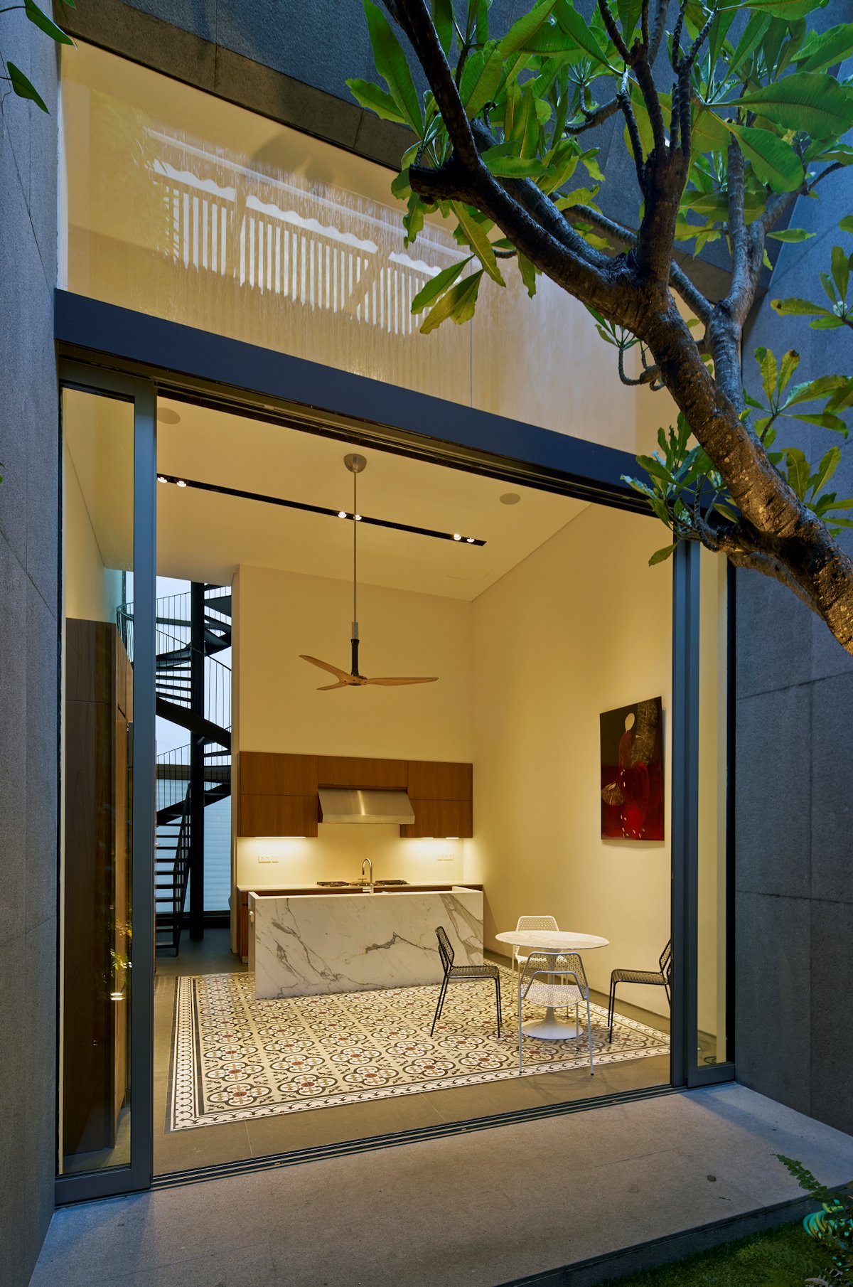 A Stunning Contemporary Home with Dramatic Spiral Staircase in Singapore by ONG&ONG (35)