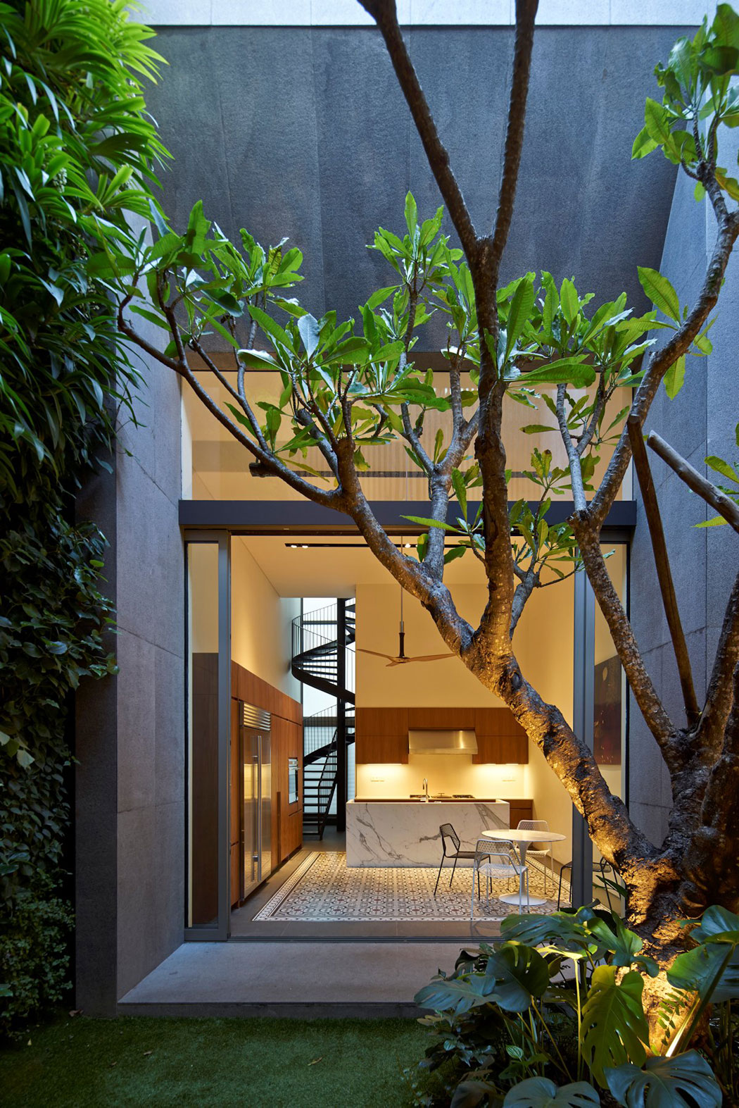 A Stunning Contemporary Home with Dramatic Spiral Staircase in Singapore by ONG&ONG (36)