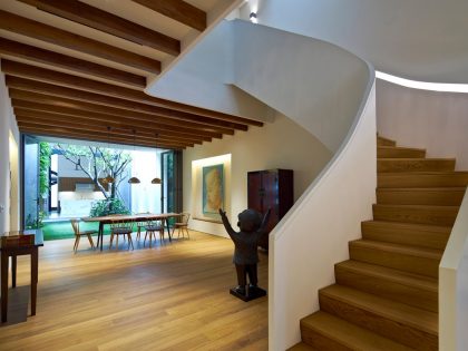 A Stunning Contemporary Home with Dramatic Spiral Staircase in Singapore by ONG&ONG (9)
