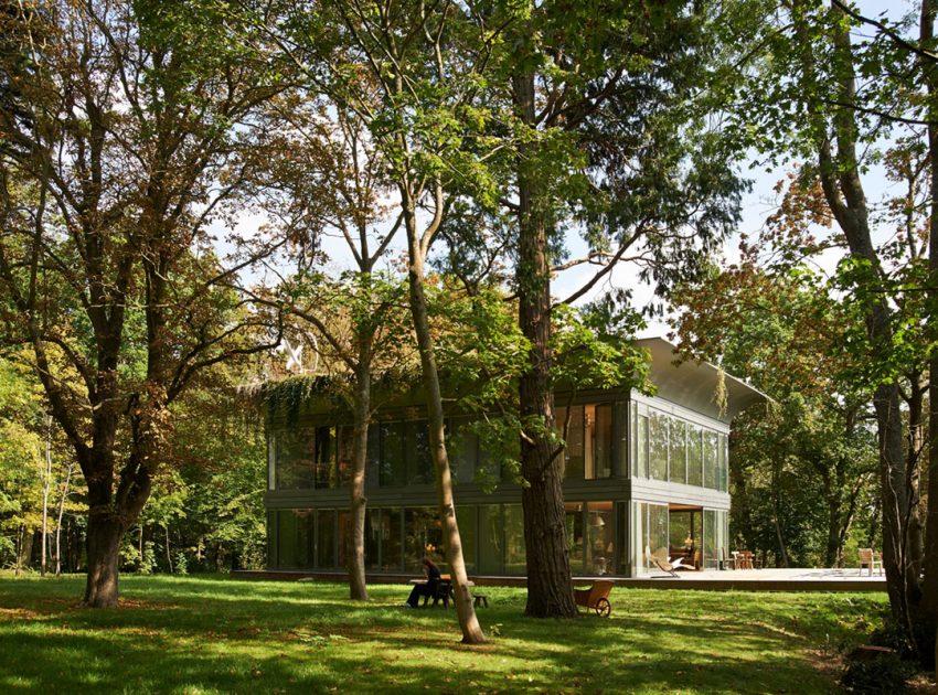 A Stunning Contemporary Home with High Eco-Technology Systems in Montfort-l’Amaury, France by Philippe Starck (1)