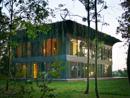 A Stunning Contemporary Home with High Eco-Technology Systems in Montfort-l’Amaury, France by Philippe Starck (11)