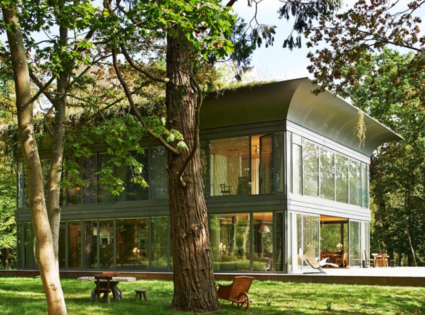 A Stunning Contemporary Home with High Eco-Technology Systems in Montfort-l’Amaury, France by Philippe Starck (2)