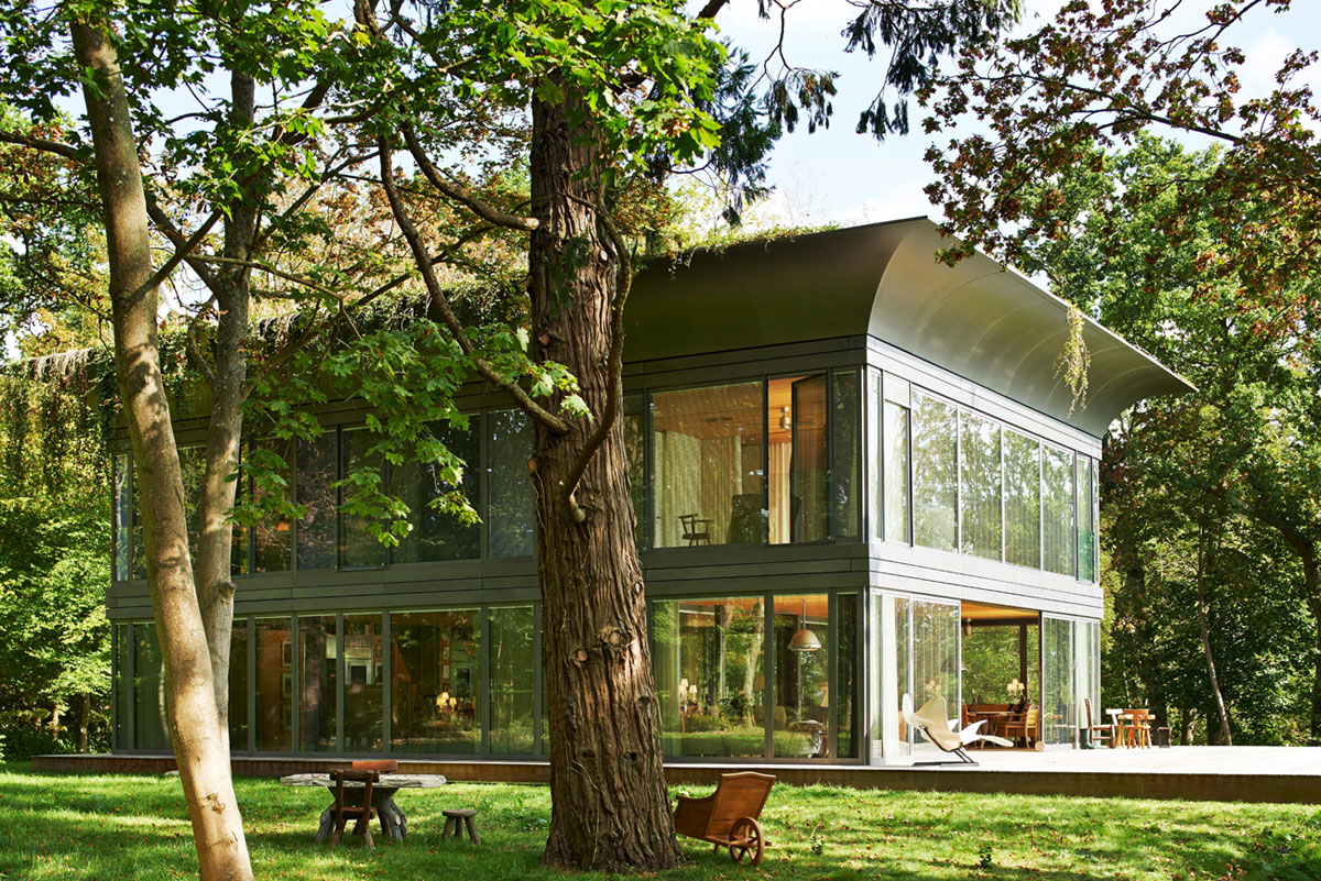 A Stunning Contemporary Home with High Eco-Technology Systems in Montfort-l’Amaury, France by Philippe Starck (2)