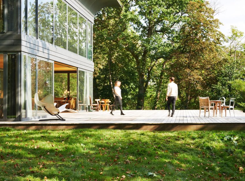 A Stunning Contemporary Home with High Eco-Technology Systems in Montfort-l’Amaury, France by Philippe Starck (4)