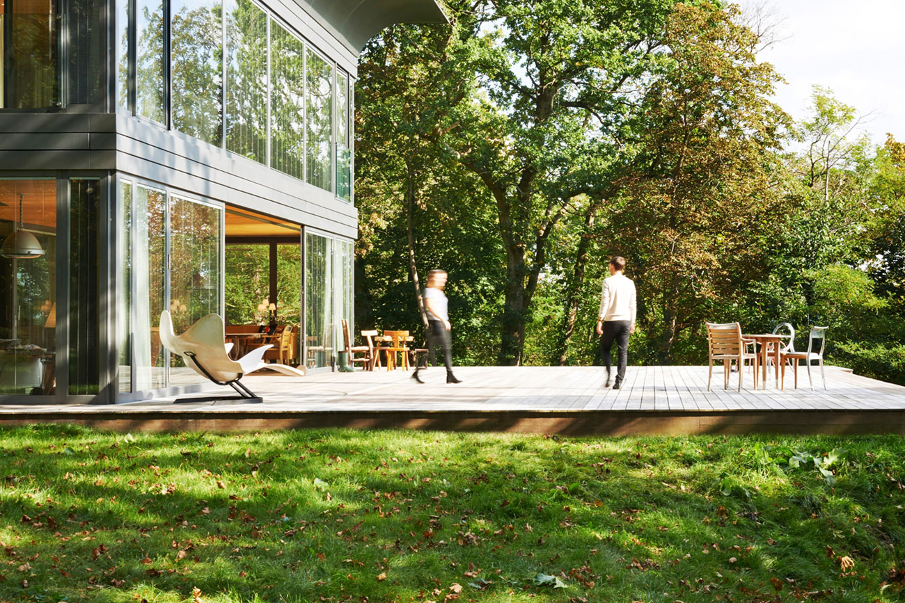 A Stunning Contemporary Home with High Eco-Technology Systems in Montfort-l’Amaury, France by Philippe Starck (4)