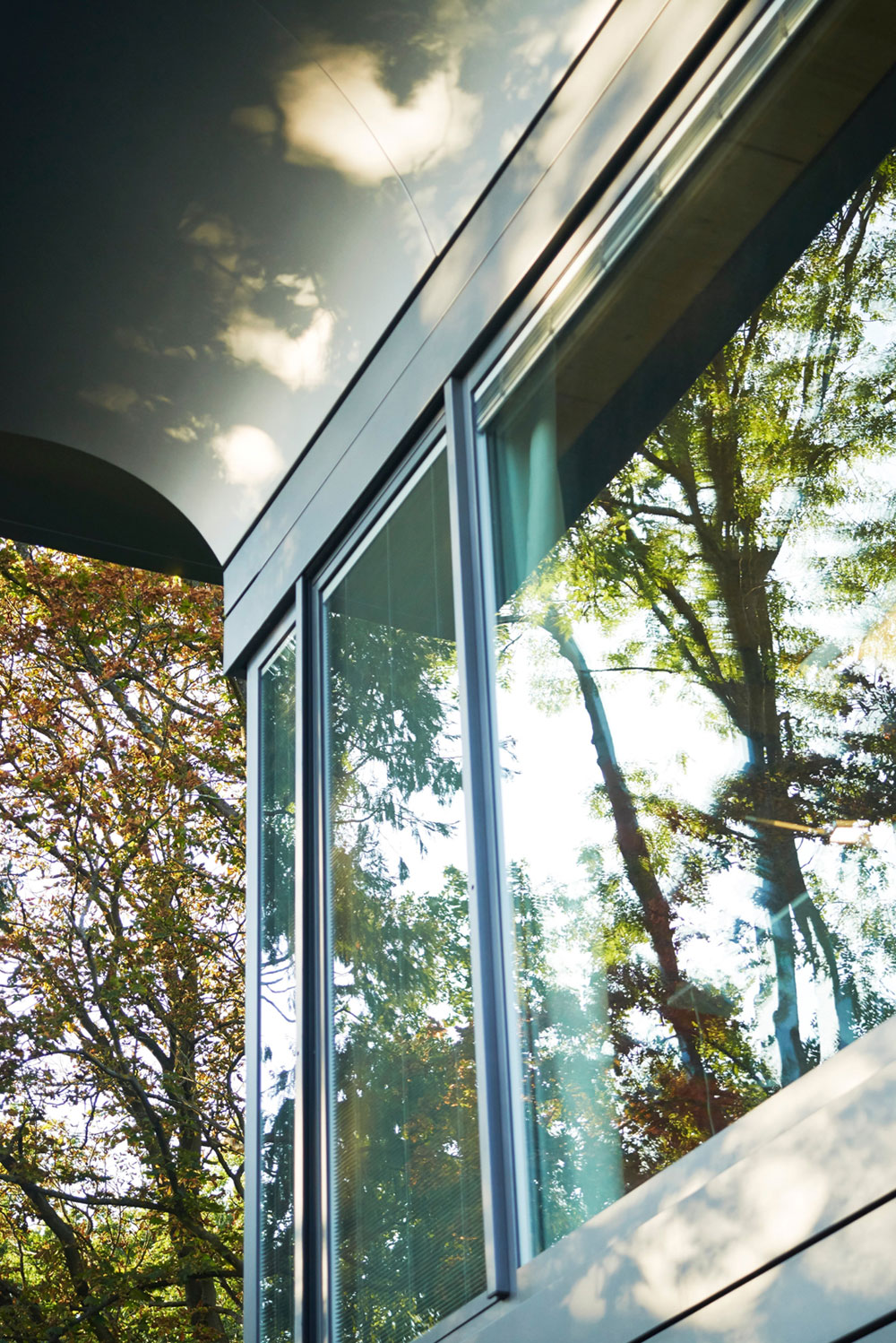 A Stunning Contemporary Home with High Eco-Technology Systems in Montfort-l’Amaury, France by Philippe Starck (6)