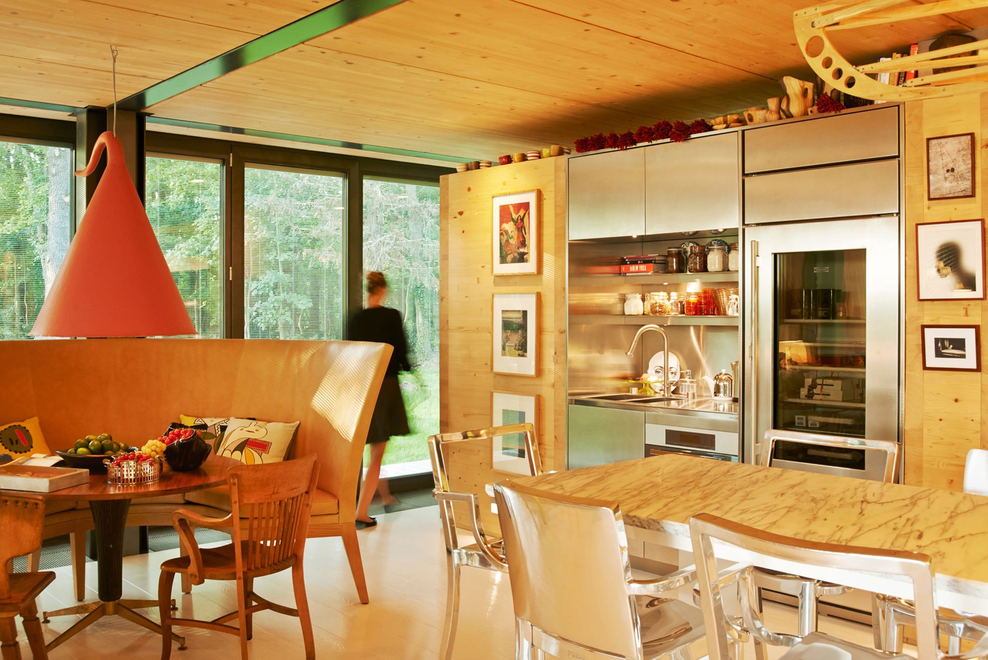 A Stunning Contemporary Home with High Eco-Technology Systems in Montfort-l’Amaury, France by Philippe Starck (9)