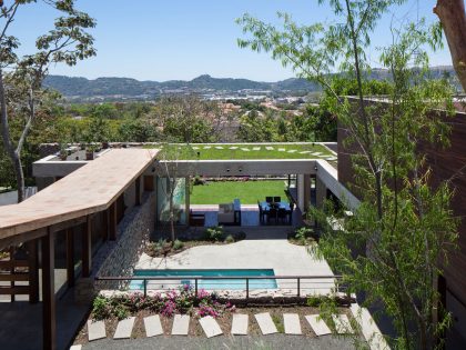 A Stunning Contemporary Home with Lavish Garden and Pool in El Salvador by Cincopatasalgato (1)
