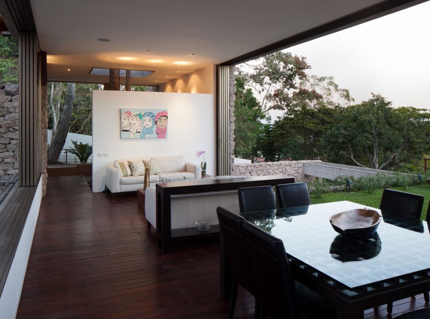 A Stunning Contemporary Home with Lavish Garden and Pool in El Salvador by Cincopatasalgato (10)