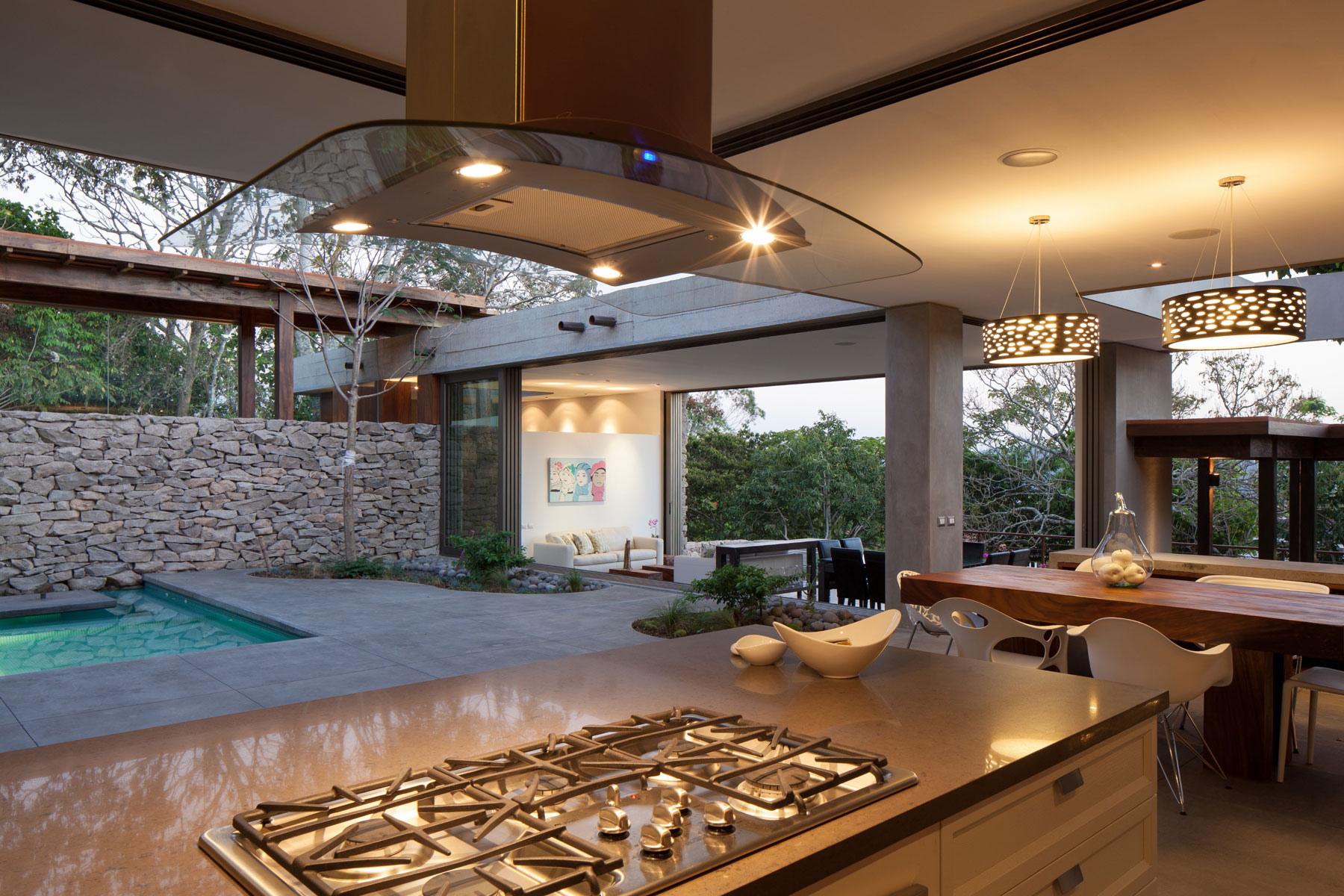 A Stunning Contemporary Home with Lavish Garden and Pool in El Salvador by Cincopatasalgato (12)