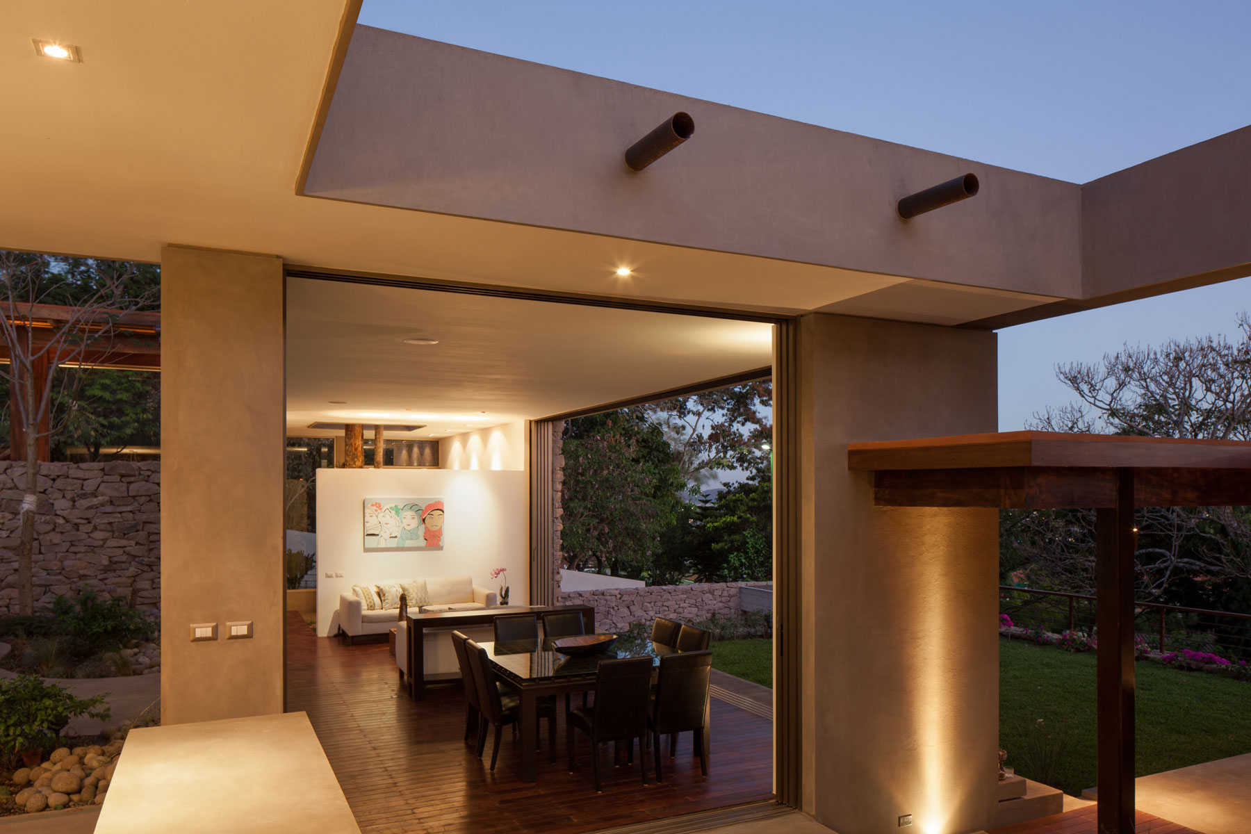 A Stunning Contemporary Home with Lavish Garden and Pool in El Salvador by Cincopatasalgato (13)