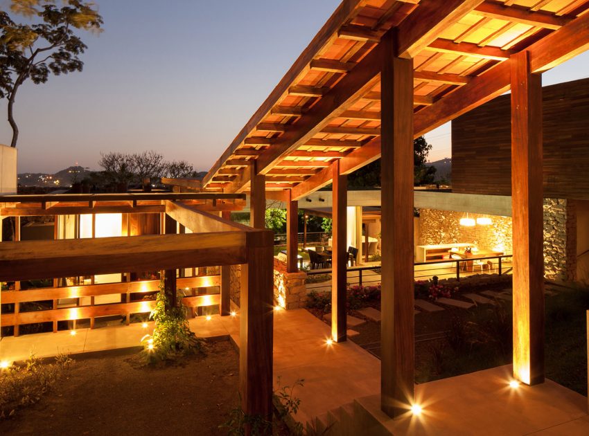 A Stunning Contemporary Home with Lavish Garden and Pool in El Salvador by Cincopatasalgato (17)