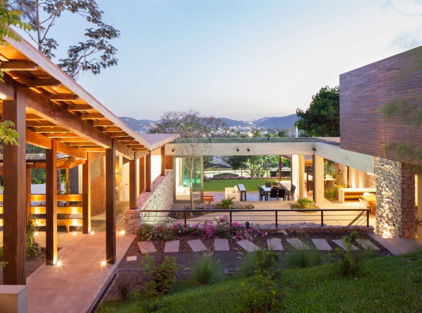 A Stunning Contemporary Home with Lavish Garden and Pool in El Salvador by Cincopatasalgato (19)