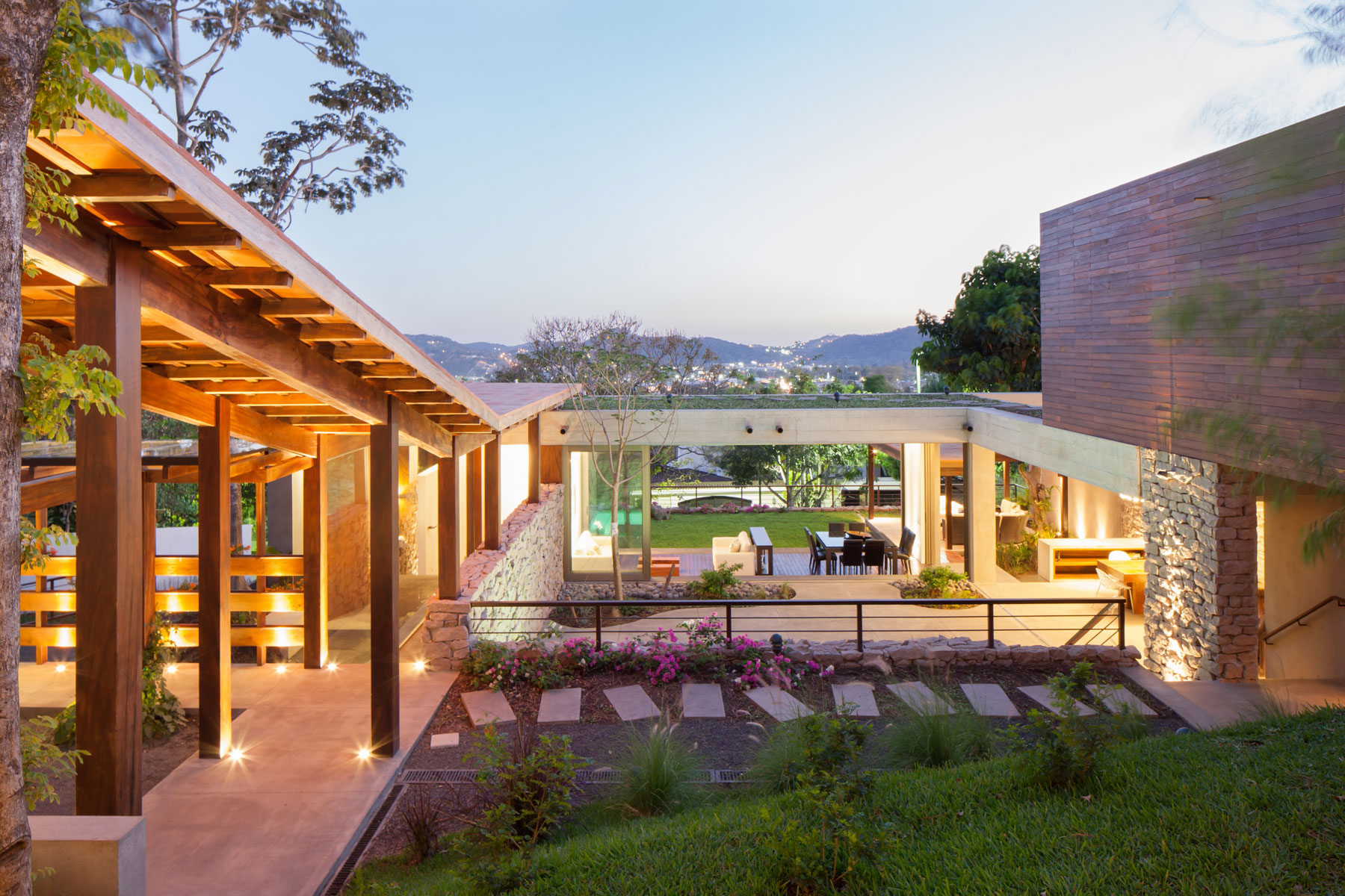 A Stunning Contemporary Home with Lavish Garden and Pool in El Salvador by Cincopatasalgato (19)