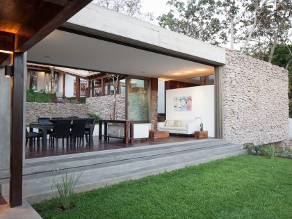 A Stunning Contemporary Home with Lavish Garden and Pool in El Salvador by Cincopatasalgato (3)