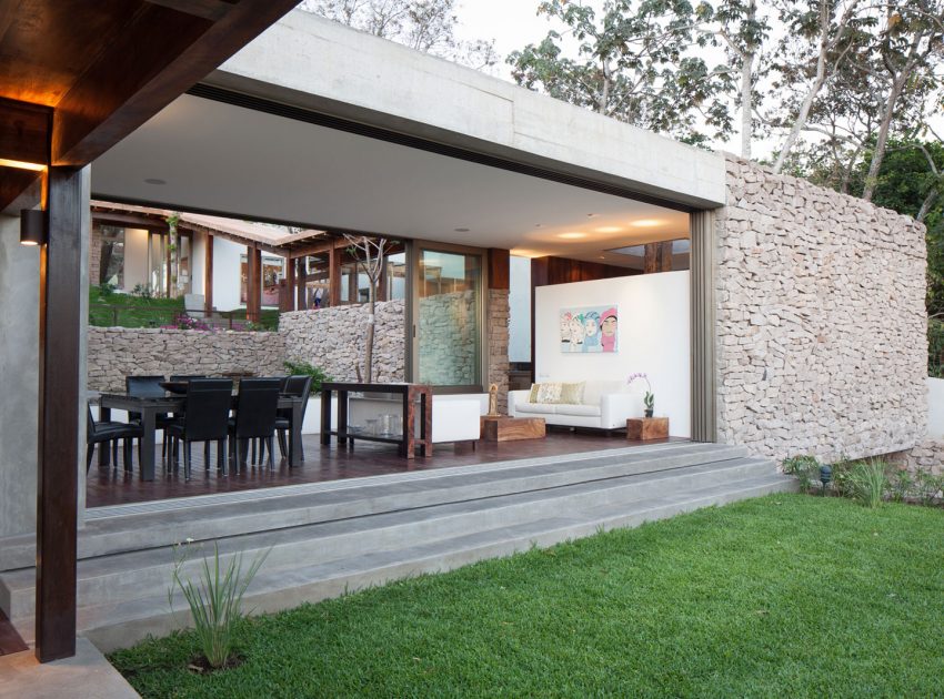 A Stunning Contemporary Home with Lavish Garden and Pool in El Salvador by Cincopatasalgato (3)
