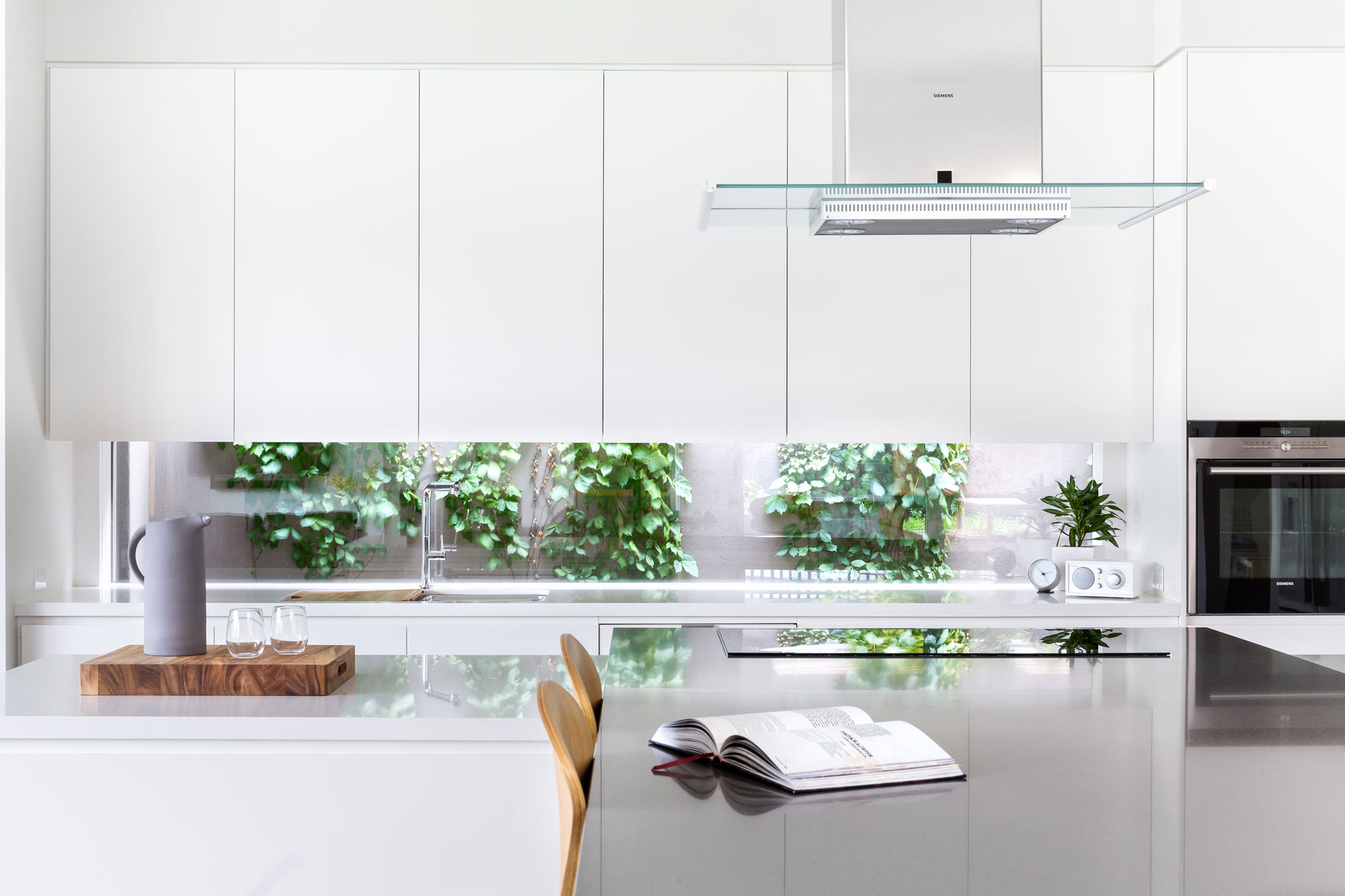 A Stunning Contemporary Home with Pool and Underground Garage in Malvern by Canny (9)