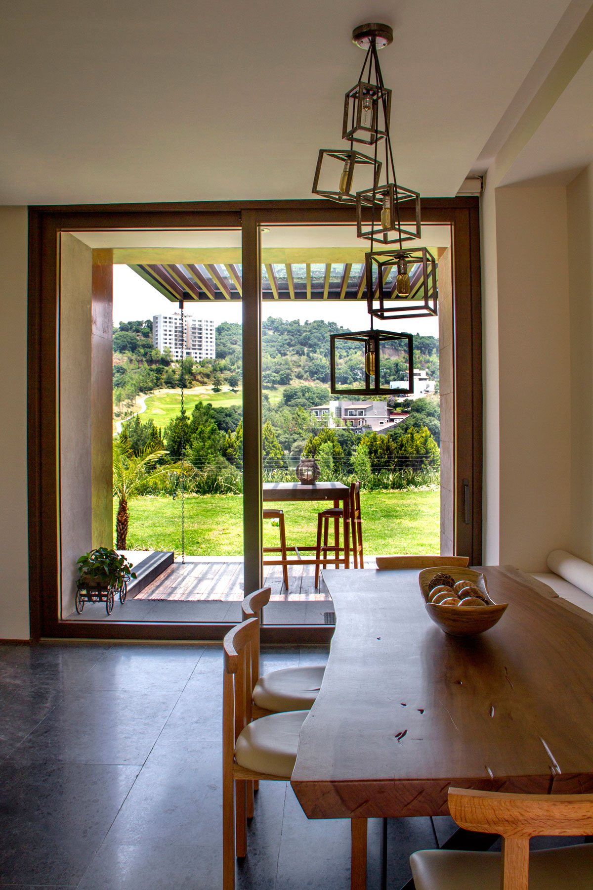 A Stunning Contemporary Home with Wonderful Views in Mexico City by MAZ Arquitectos (12)