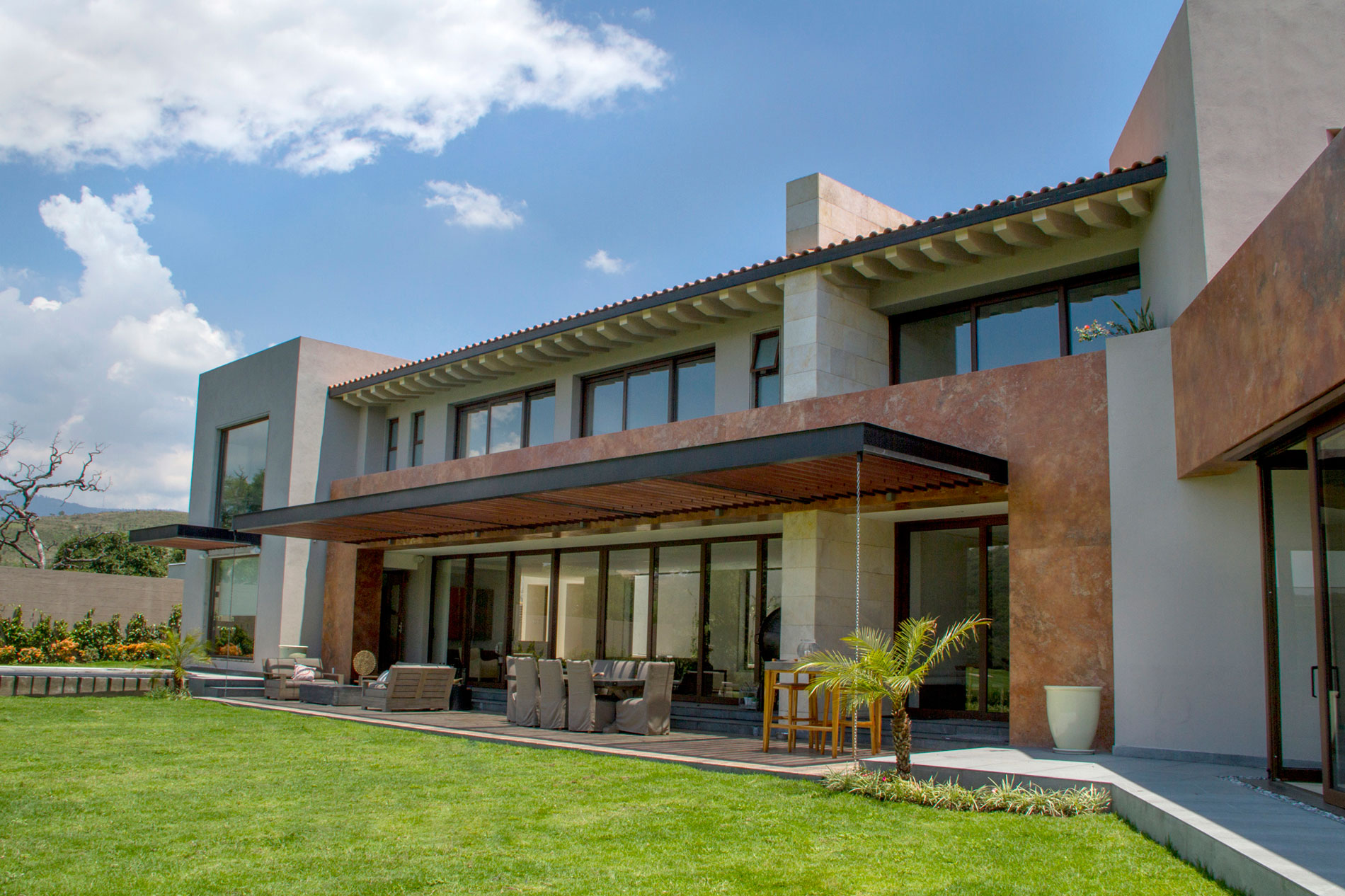A Stunning Contemporary Home with Wonderful Views in Mexico City by MAZ Arquitectos (2)