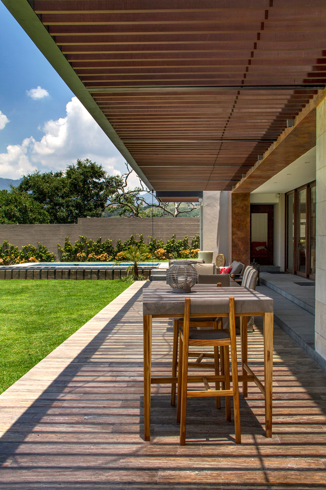 A Stunning Contemporary Home with Wonderful Views in Mexico City by MAZ Arquitectos (3)