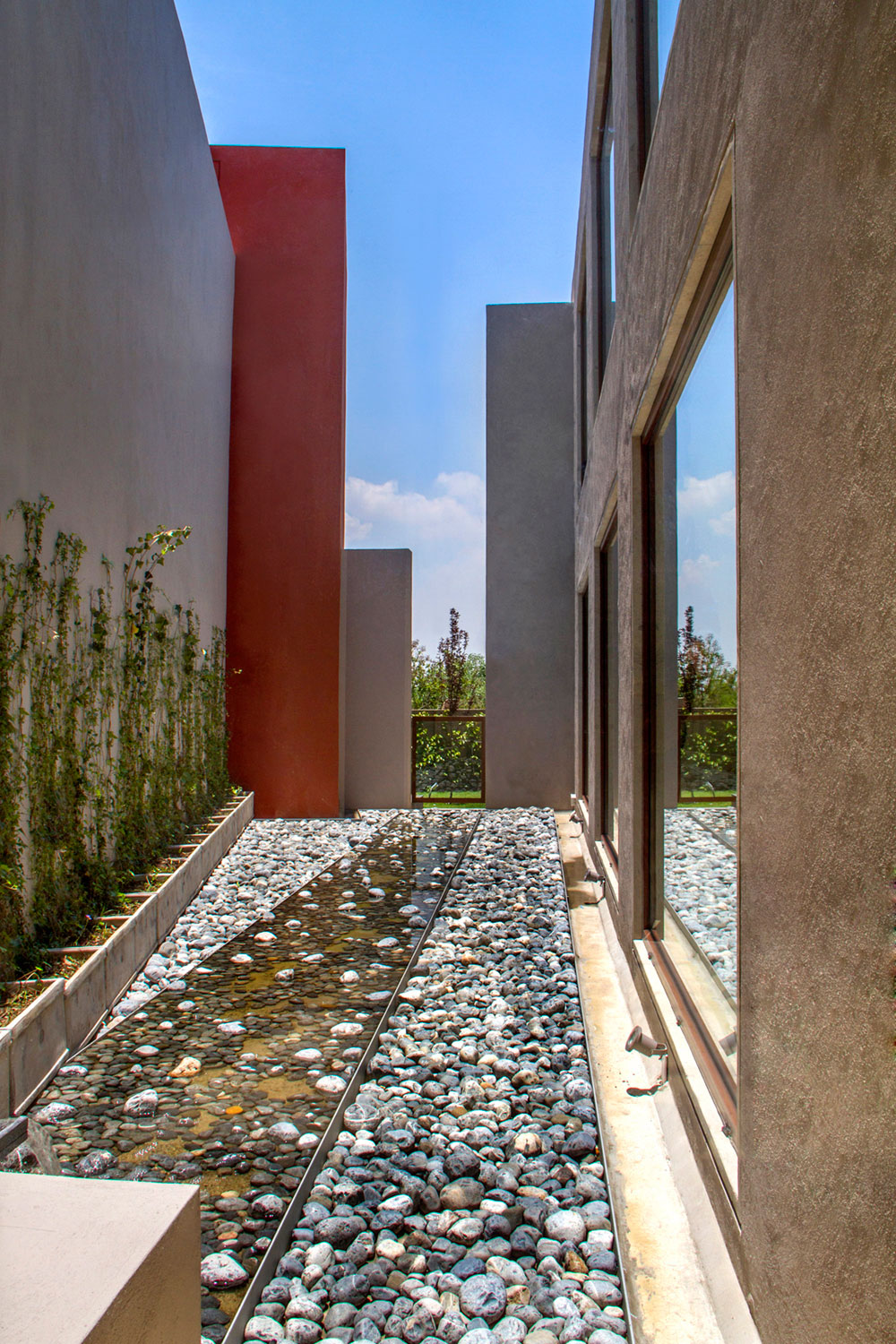 A Stunning Contemporary Home with Wonderful Views in Mexico City by MAZ Arquitectos (4)