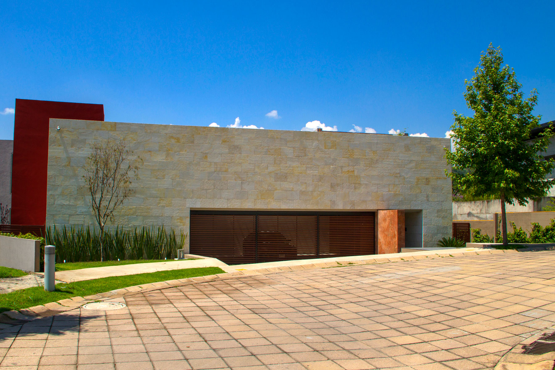 A Stunning Contemporary Home with Wonderful Views in Mexico City by MAZ Arquitectos (5)