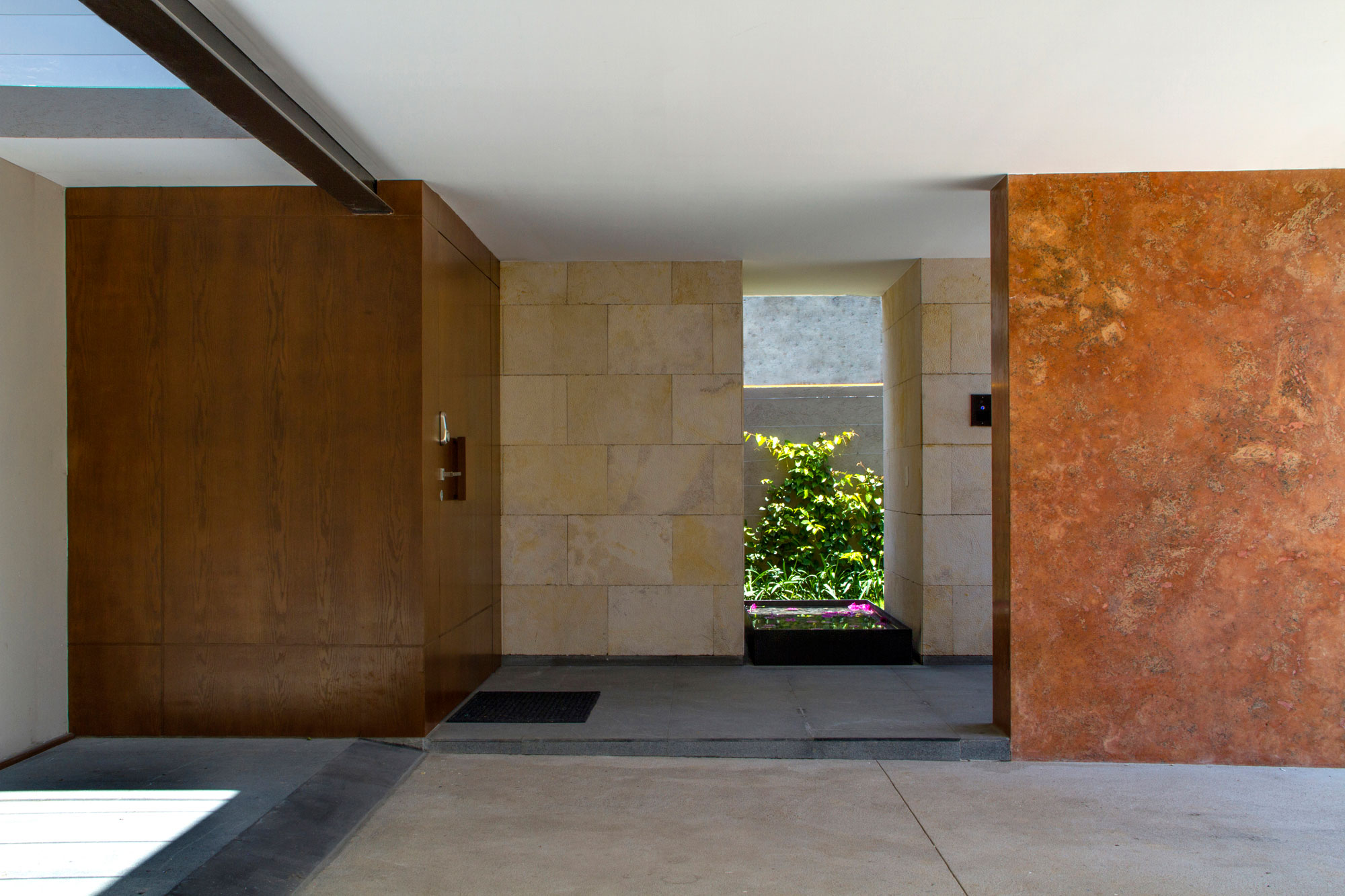 A Stunning Contemporary Home with Wonderful Views in Mexico City by MAZ Arquitectos (6)