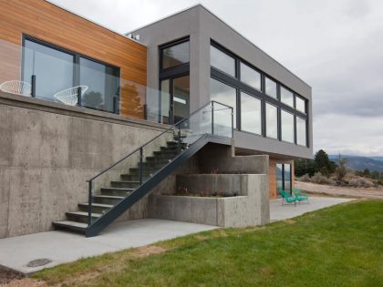 A Stunning Contemporary Waterfront Home with Sophisticated Interiors in Penticton by Ritchie Construction (1)