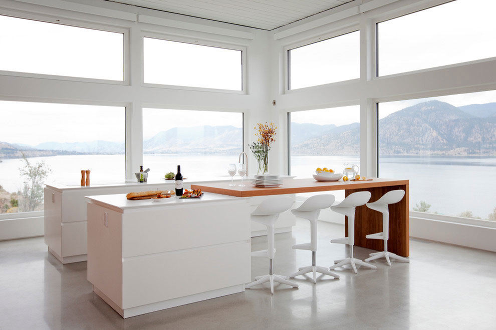 A Stunning Contemporary Waterfront Home with Sophisticated Interiors in Penticton by Ritchie Construction (14)