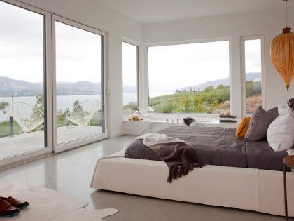 A Stunning Contemporary Waterfront Home with Sophisticated Interiors in Penticton by Ritchie Construction (18)