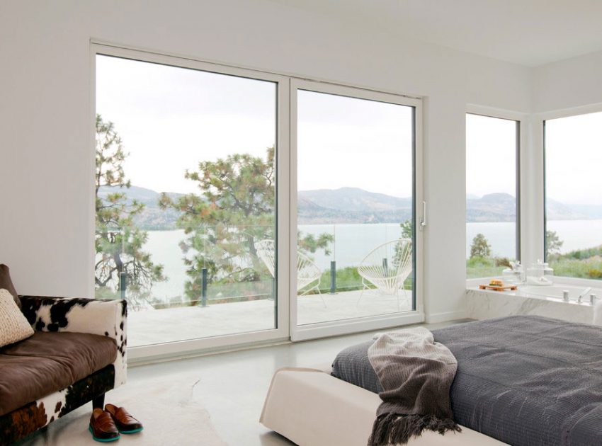 A Stunning Contemporary Waterfront Home with Sophisticated Interiors in Penticton by Ritchie Construction (19)