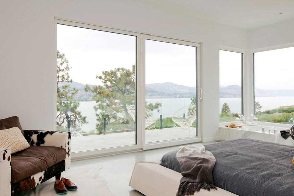 A Stunning Contemporary Waterfront Home with Sophisticated Interiors in Penticton by Ritchie Construction (19)