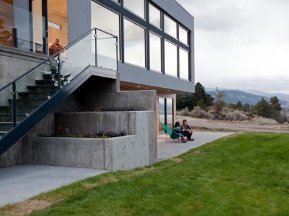 A Stunning Contemporary Waterfront Home with Sophisticated Interiors in Penticton by Ritchie Construction (2)