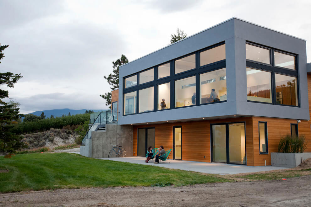 A Stunning Contemporary Waterfront Home with Sophisticated Interiors in Penticton by Ritchie Construction (27)