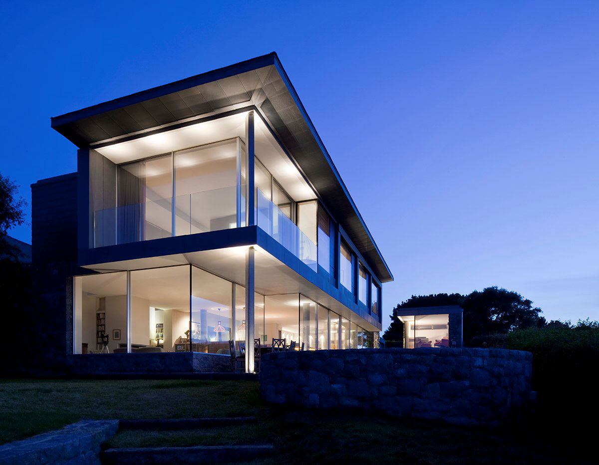 A Stunning Family Home with Large Courtyard and Infinity Pool in Guernsey, Channel Islands by Jamie Falla Architecture (13)