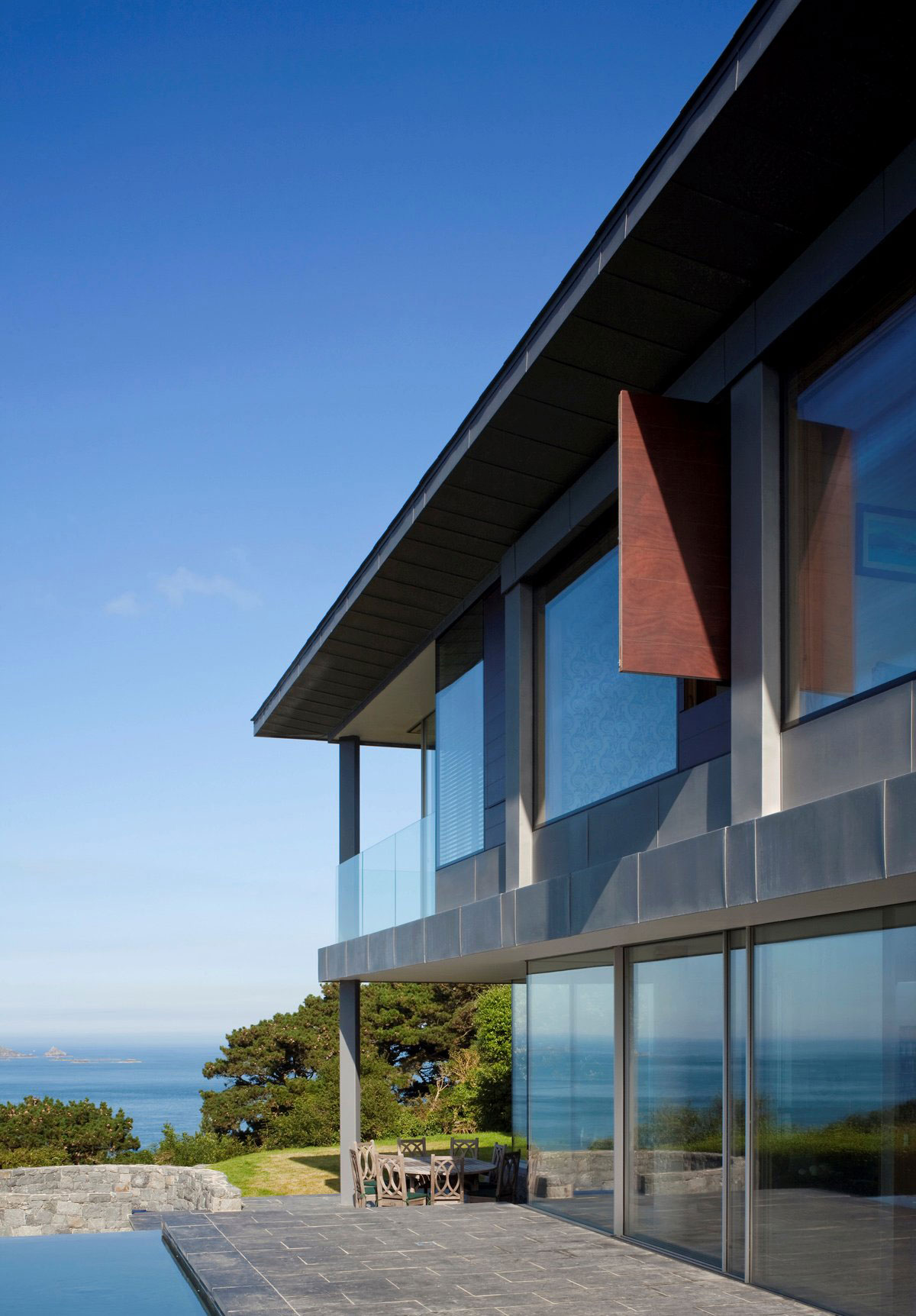 A Stunning Family Home with Large Courtyard and Infinity Pool in Guernsey, Channel Islands by Jamie Falla Architecture (2)