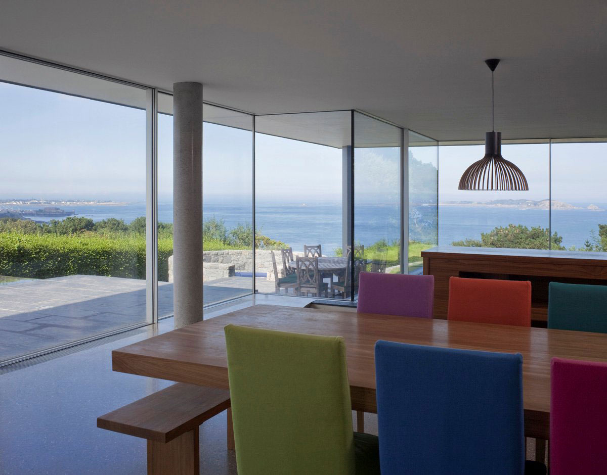 A Stunning Family Home with Large Courtyard and Infinity Pool in Guernsey, Channel Islands by Jamie Falla Architecture (7)