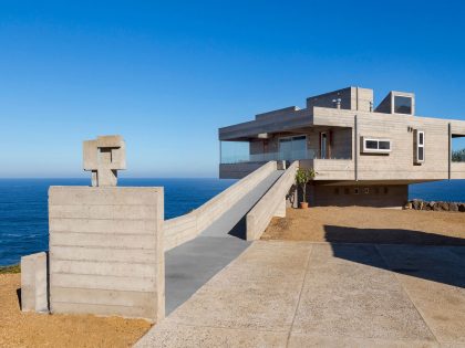 A Stunning Modern Beach House on a Cliff in Casablanca, Chile