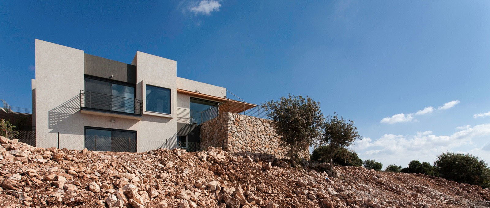 A Stunning Modern Home Perched on Top of a Rocky Hill Overlooking the Mountains in Mikhmanim, Israel by SaaB Architects (1)