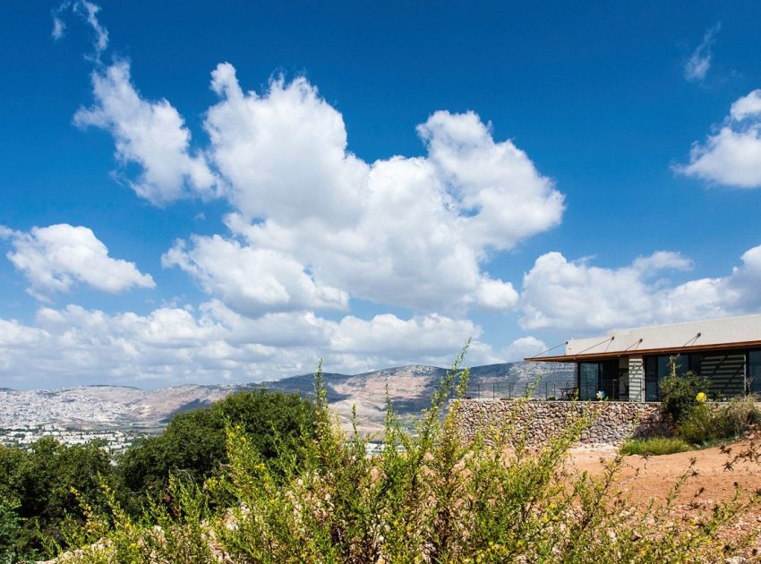 A Stunning Modern Home Perched on Top of a Rocky Hill Overlooking the Mountains in Mikhmanim, Israel by SaaB Architects (2)