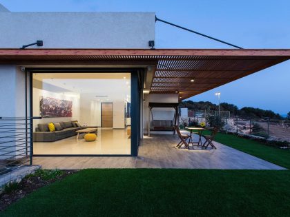 A Stunning Modern Home Perched on Top of a Rocky Hill Overlooking the Mountains in Mikhmanim, Israel by SaaB Architects (28)