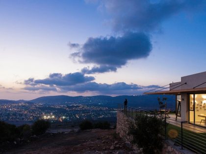 A Stunning Modern Home Perched on Top of a Rocky Hill Overlooking the Mountains in Mikhmanim, Israel by SaaB Architects (31)