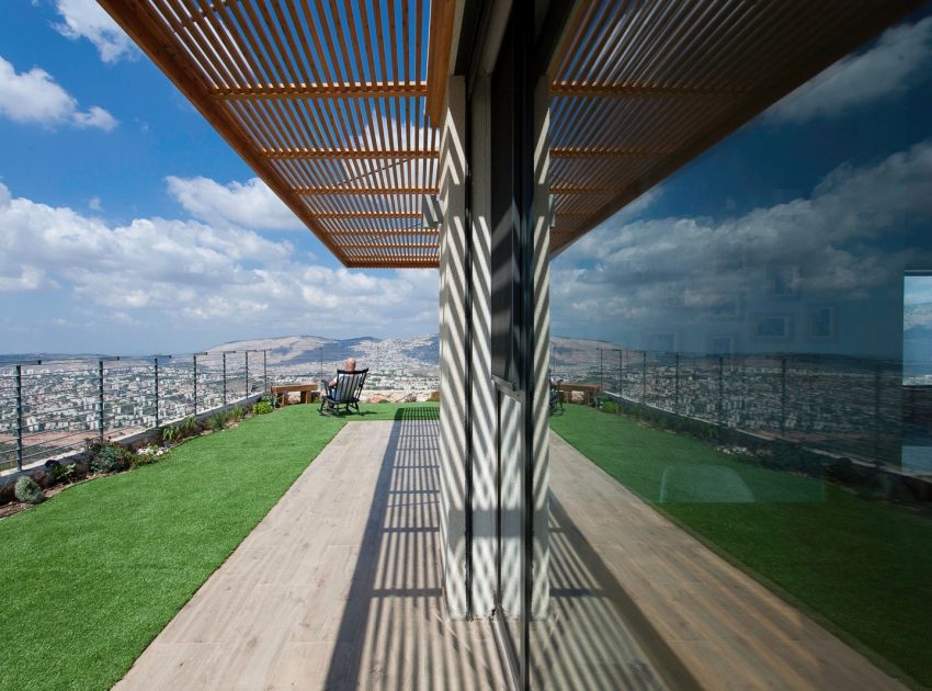 A Stunning Modern Home Perched on Top of a Rocky Hill Overlooking the Mountains in Mikhmanim, Israel by SaaB Architects (4)